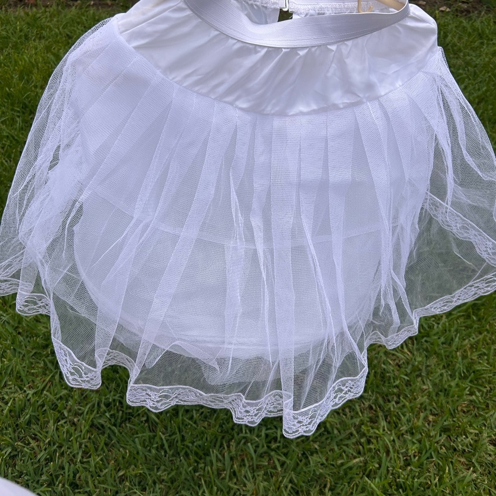 Elegant White Tulle Skirt